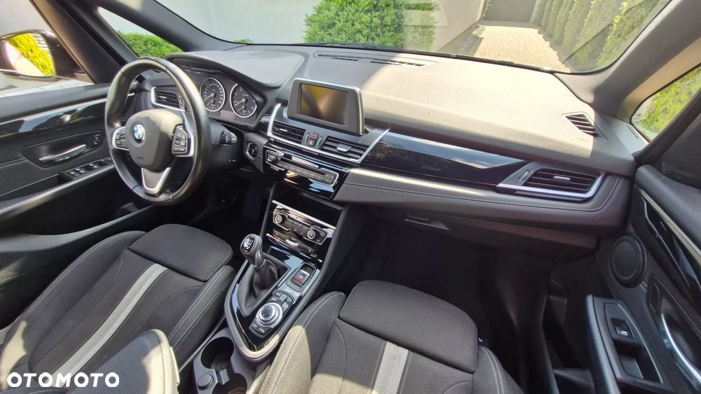 BMW Seria 2 216d Sport Line - 11