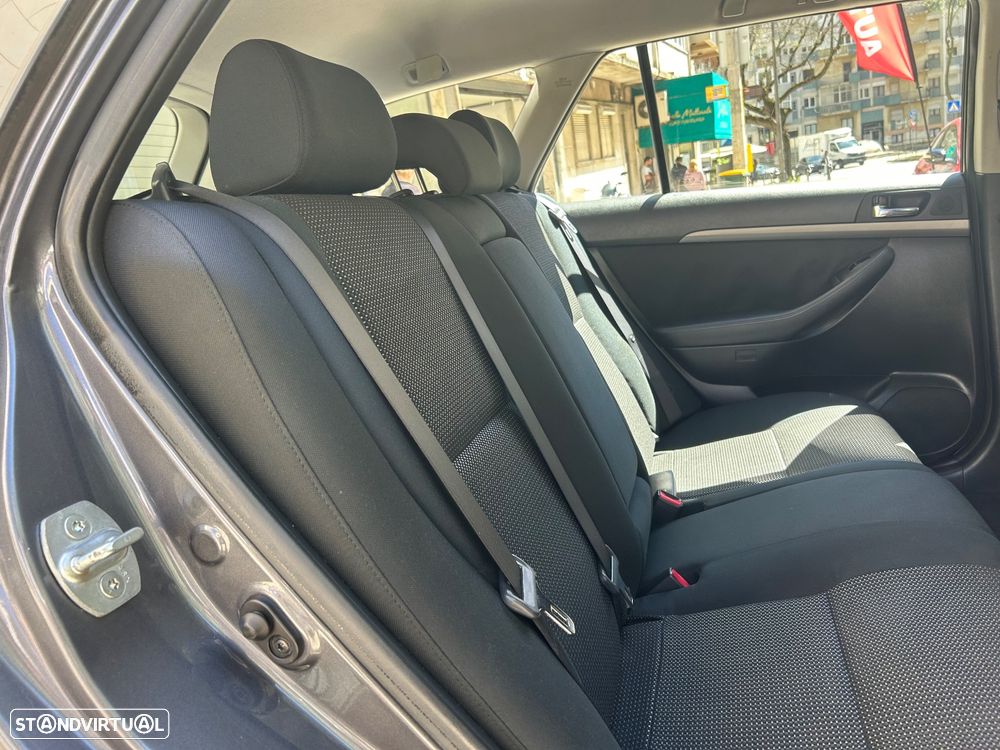 Toyota Avensis SW 2.0 D-4D - 15