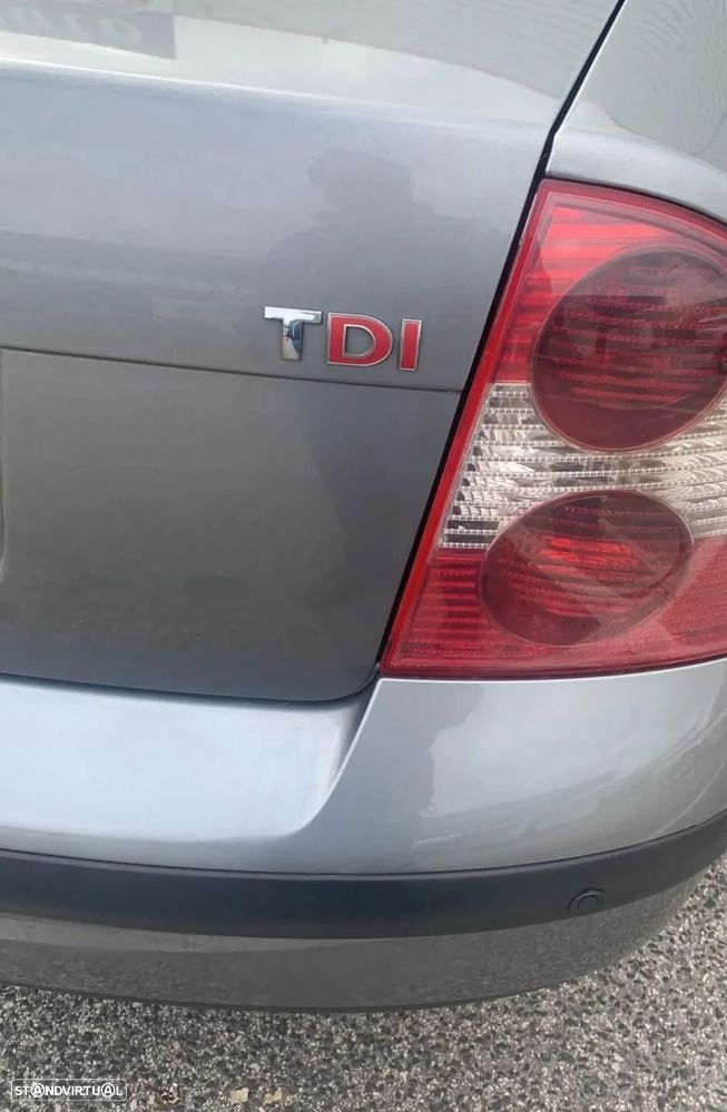 VW Passat 1.9 TDi Highline - 4