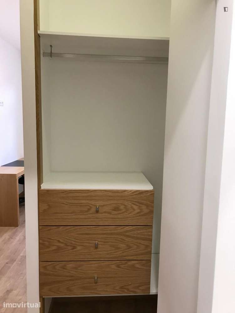 Quarto - localizado em Baixa Coimbra - Grande imagem: 4/9