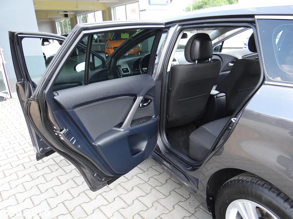 Toyota Avensis Touring Sports 1.8 Executive - 28