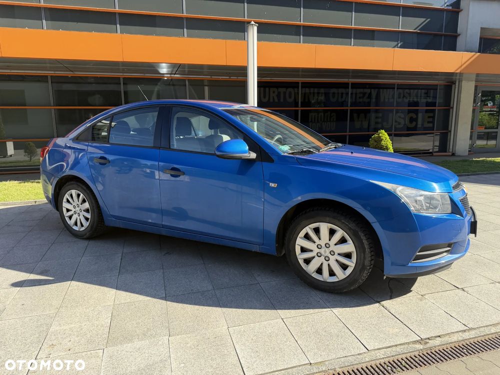 Chevrolet Cruze 1.6 Base - 4