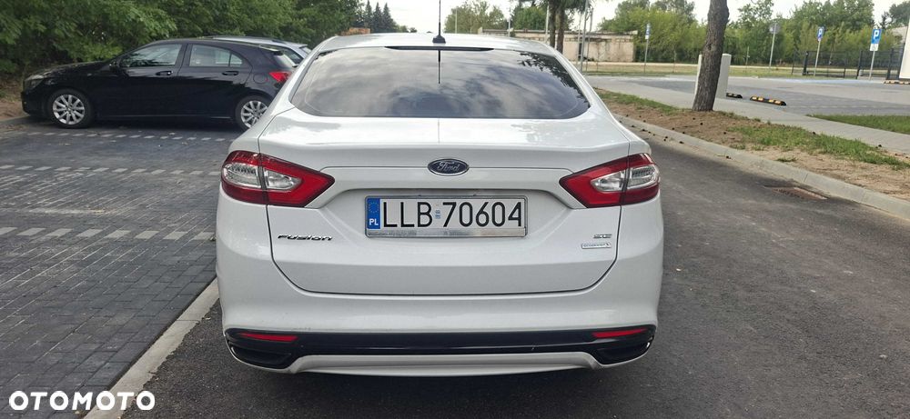 Ford Fusion - 4