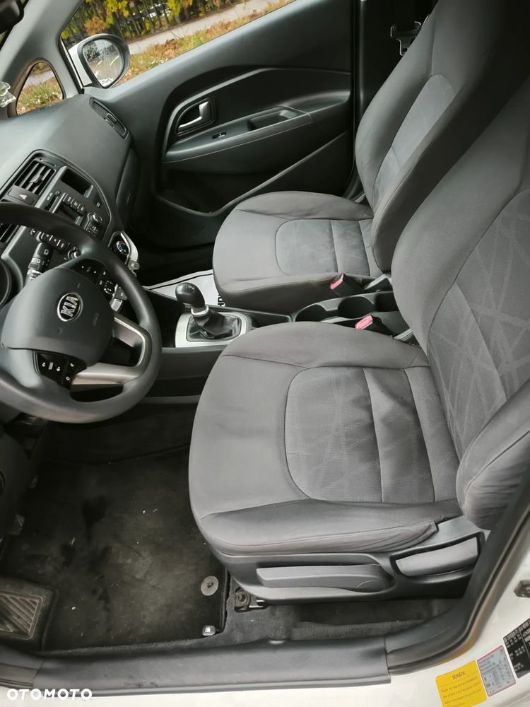 Kia Rio 1.1 CRDI Attract - 24