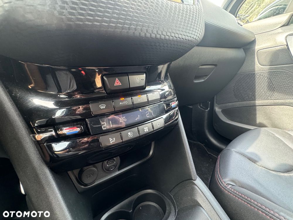 Peugeot 208 PureTech 110 Stop & Start Allure - 24