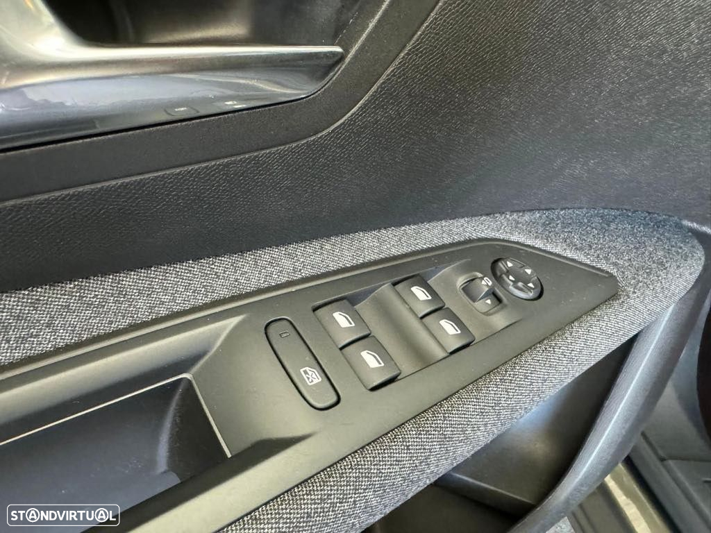 Peugeot 3008 1.5 BlueHDi Allure EAT8 - 18