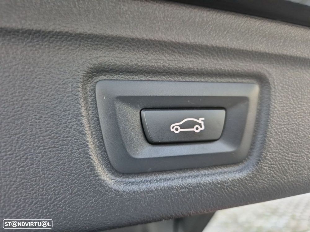 BMW 320 d Pack Desportivo M Auto - 33