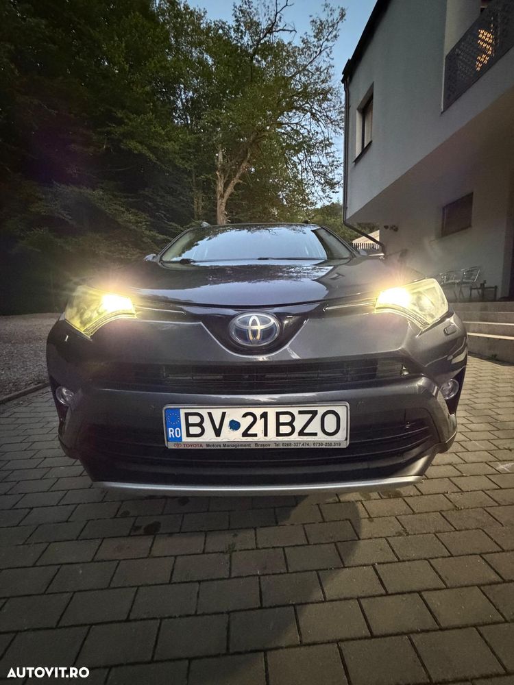 Toyota RAV4 - 1