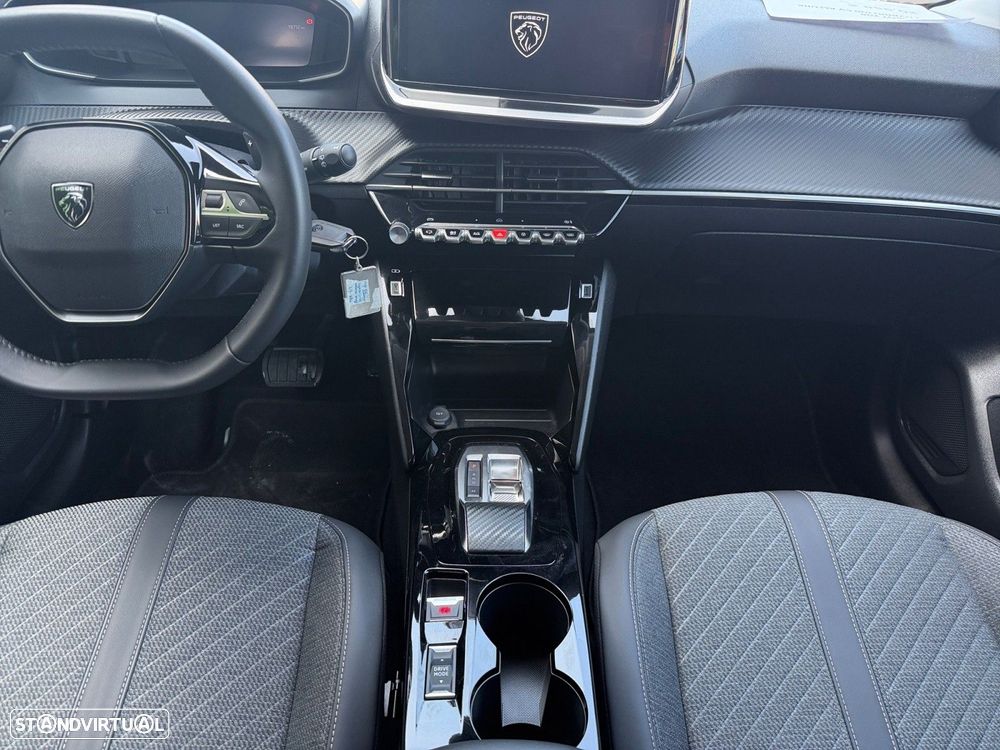 Peugeot 208 - 11