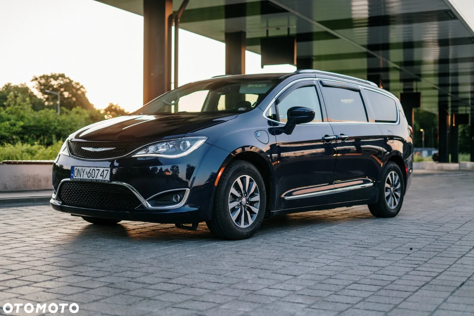 Chrysler Pacifica - 2