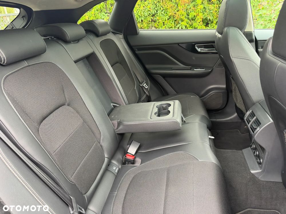 Jaguar F-Pace 2.0 i4D AWD R-Sport - 33