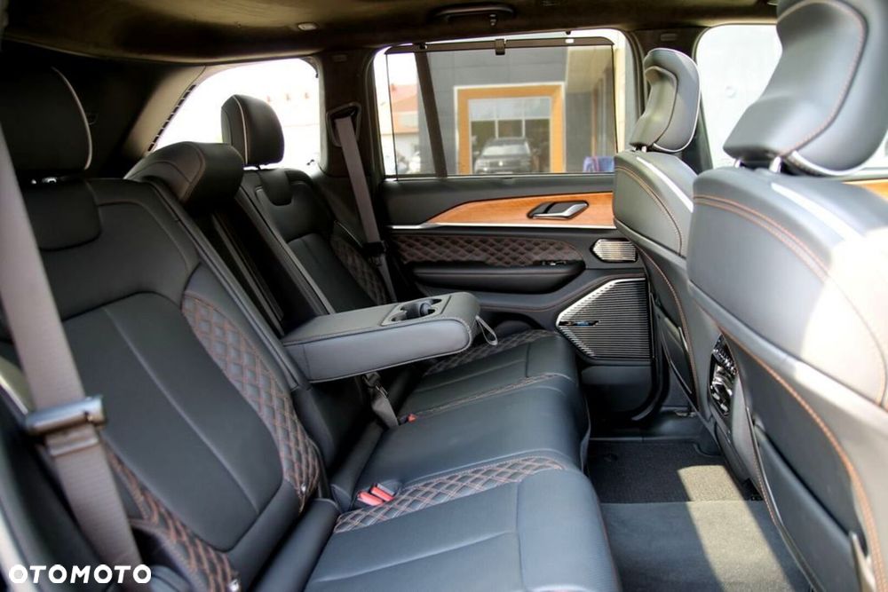 Jeep Grand Cherokee - 34