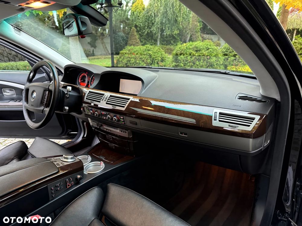 BMW Seria 7 750i L - 30