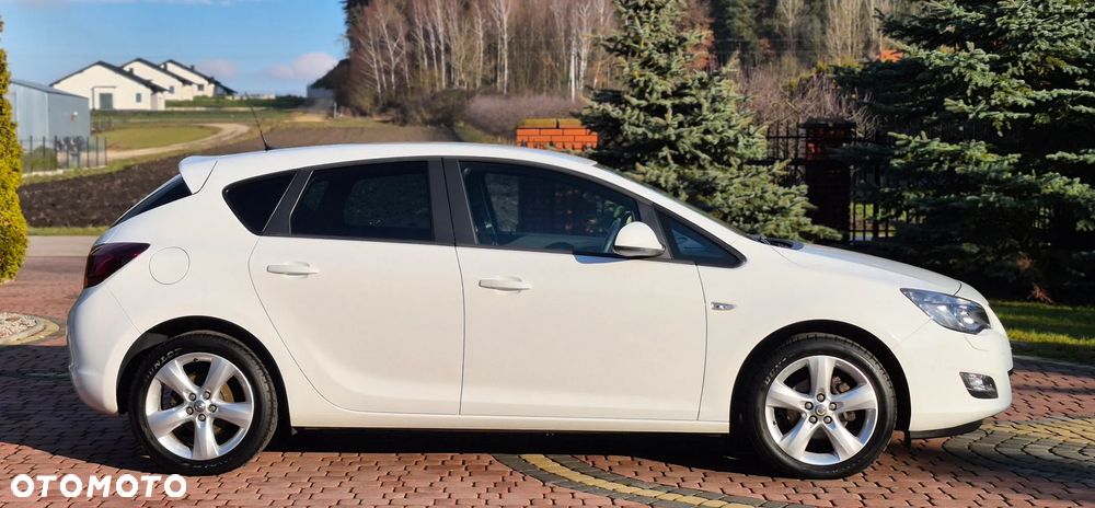 Opel Astra 1.4 ecoFLEX Cosmo - 4