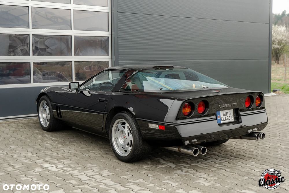 Chevrolet Corvette - 11