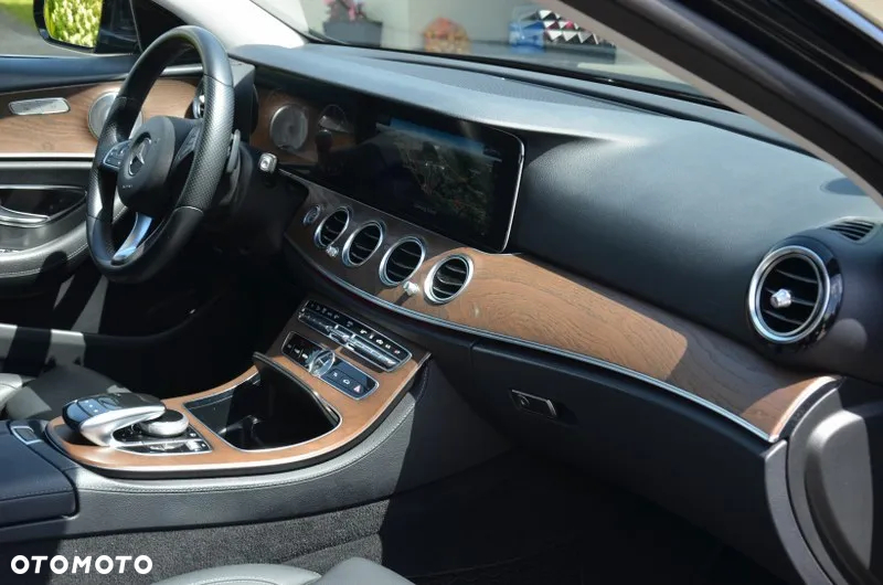 Mercedes-Benz Klasa E 350 d 4Matic T 9G-TRONIC Avantgarde - 24