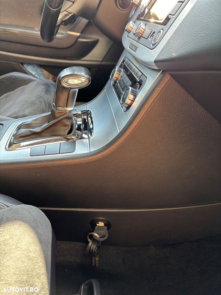 Volkswagen Passat - 4