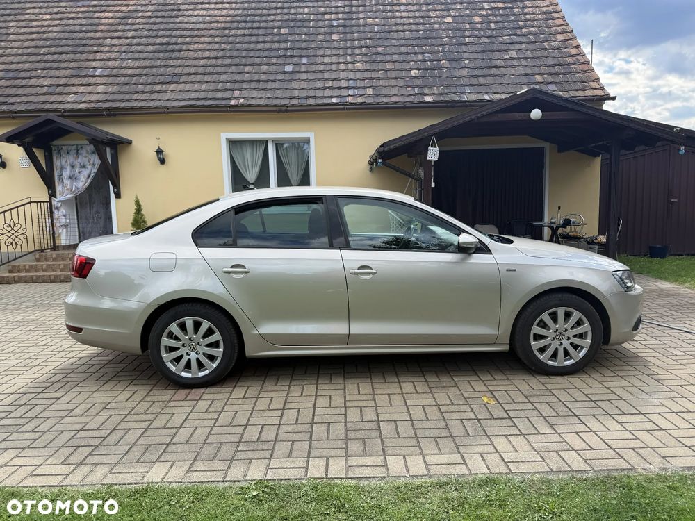 Volkswagen Jetta 1.6 TDI Highline DSG - 10