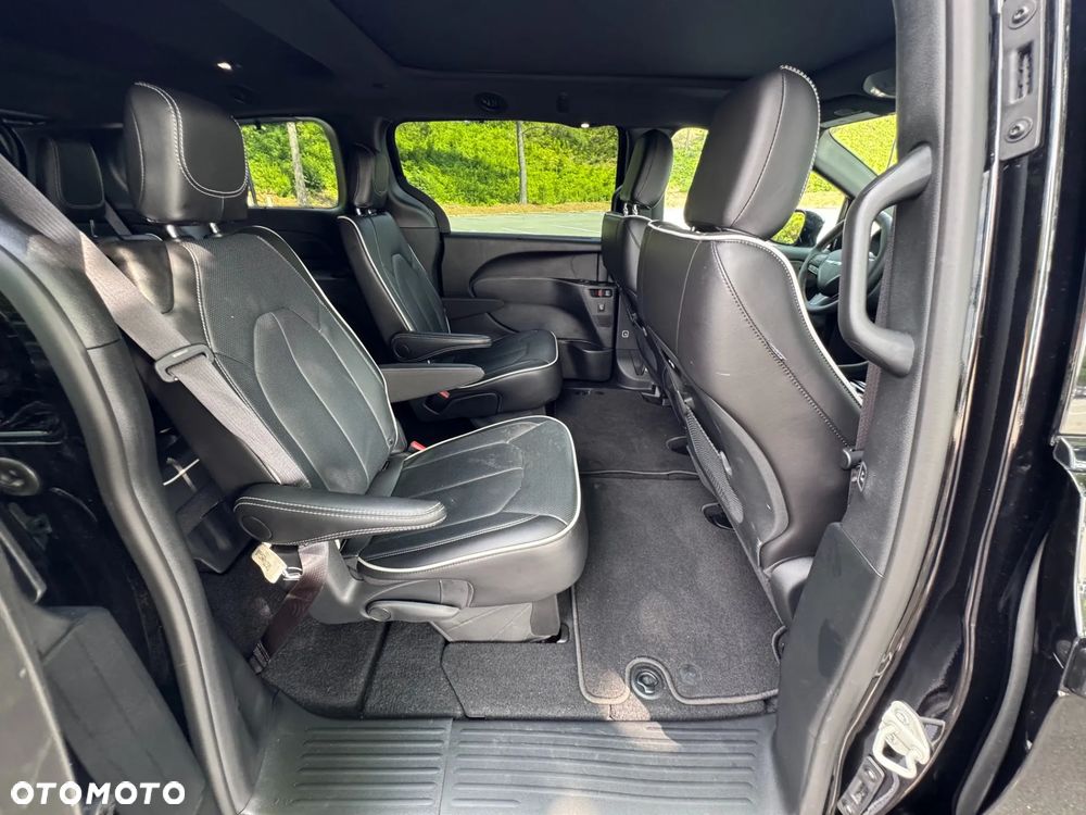 Chrysler Pacifica - 30