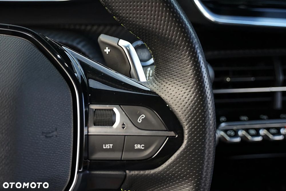 Peugeot 2008 PureTech 130 EAT8 GT - 19