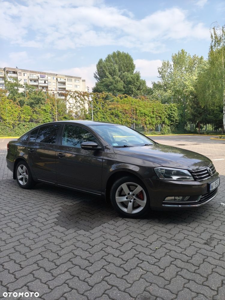 Volkswagen Passat - 1