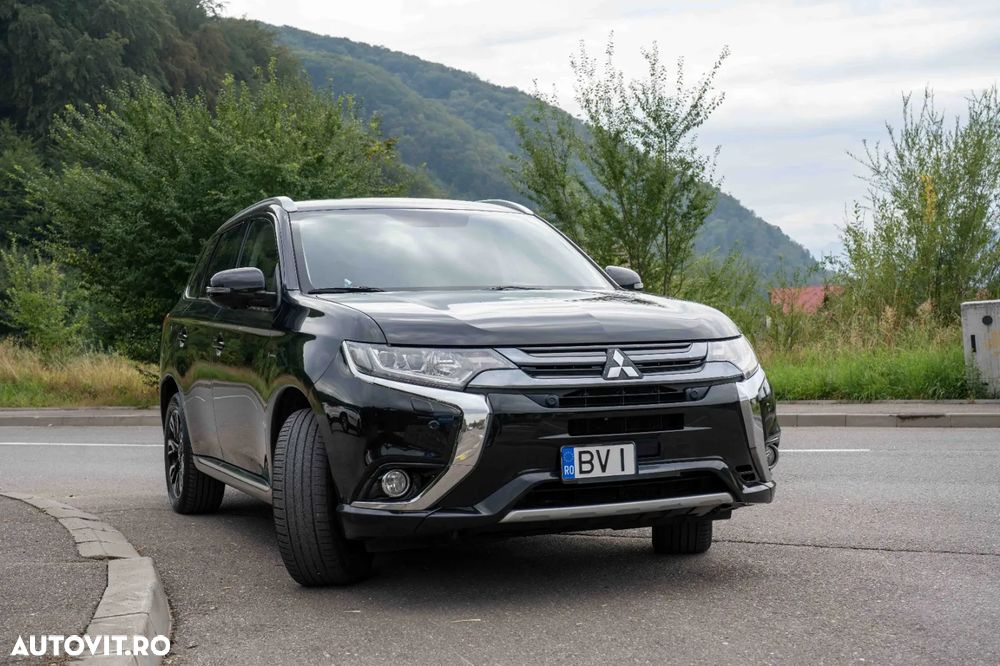 Mitsubishi Outlander - 3