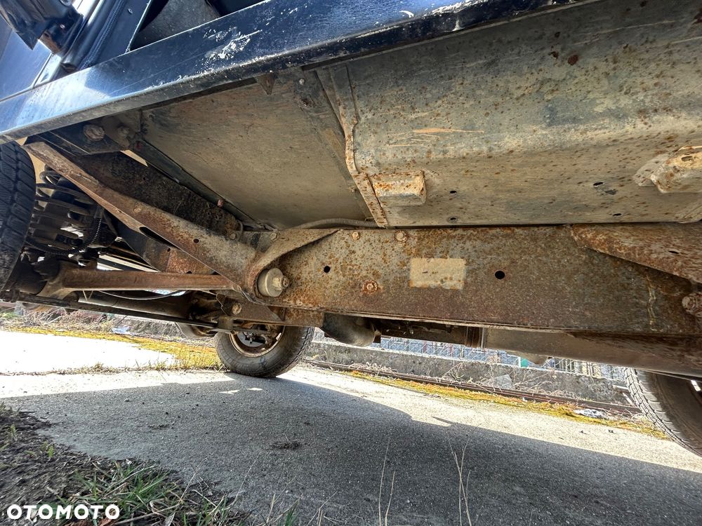 Land Rover Defender - 11