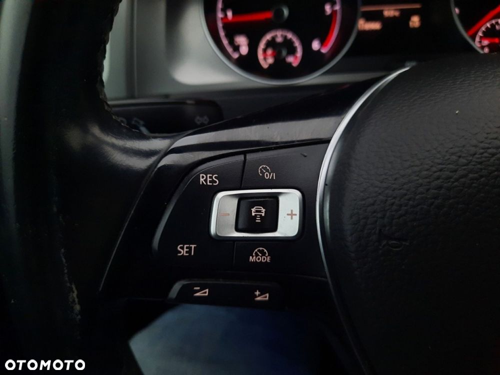 Volkswagen Golf - 24