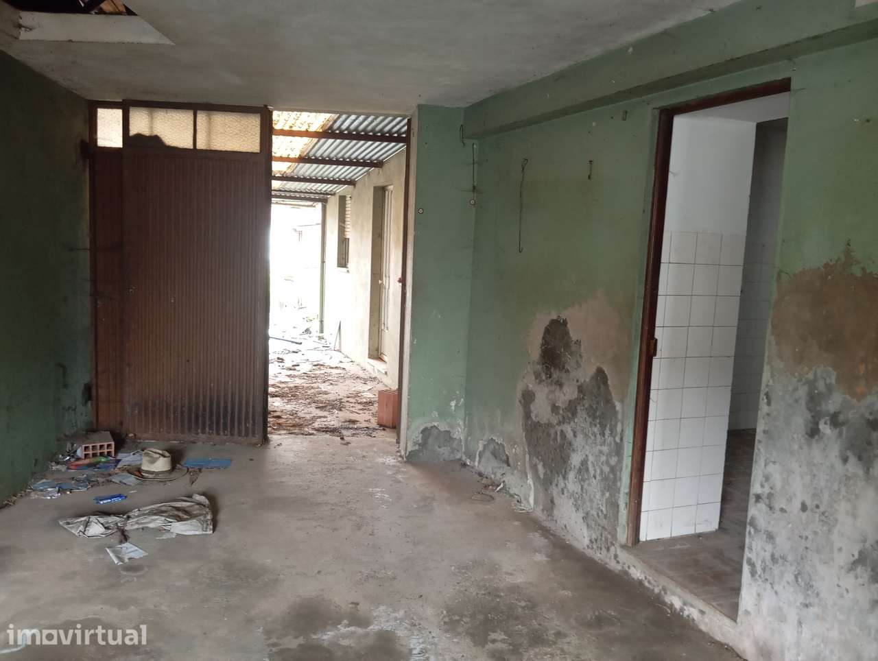 Moradia térrea para restauro em Avenal, Ul, Oliveira de Azeméis - Grande imagem: 3/8