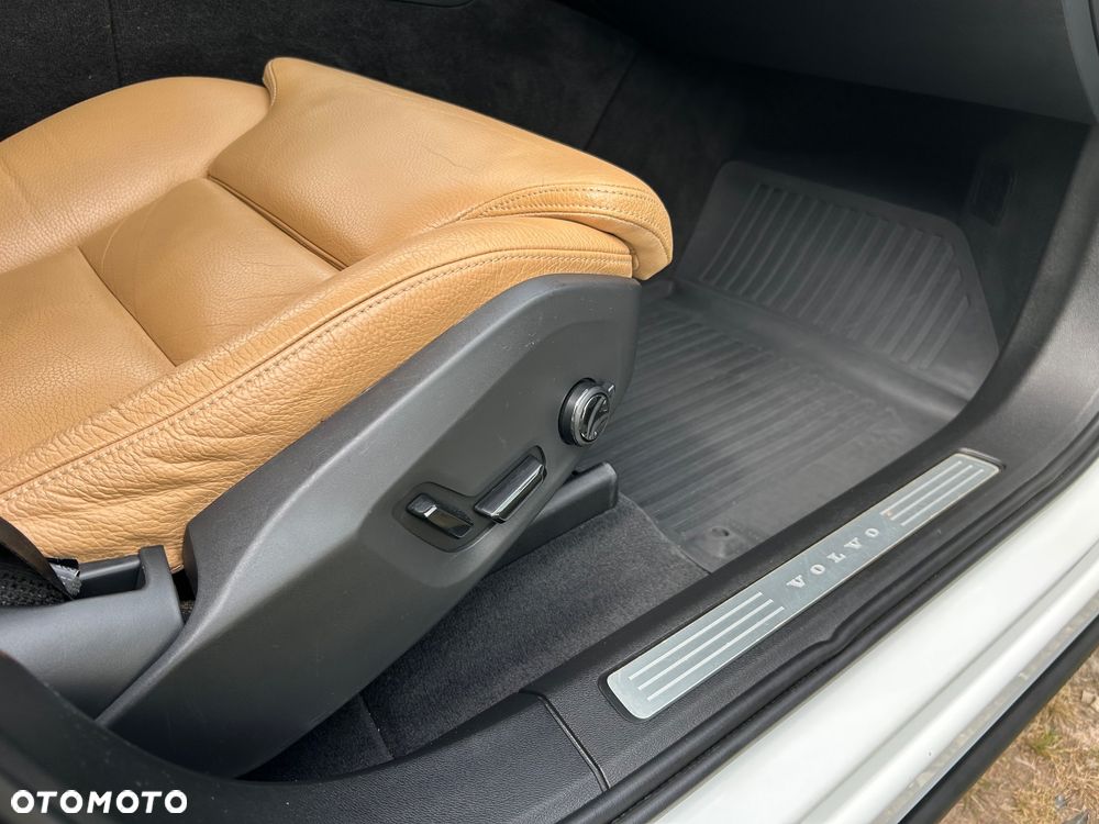 Volvo XC 60 T5 AWD Geartronic Momentum - 25
