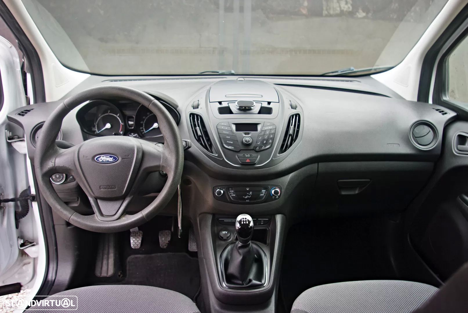 Ford Tourneo Courier 1.5 TDCi Ambiente - 17