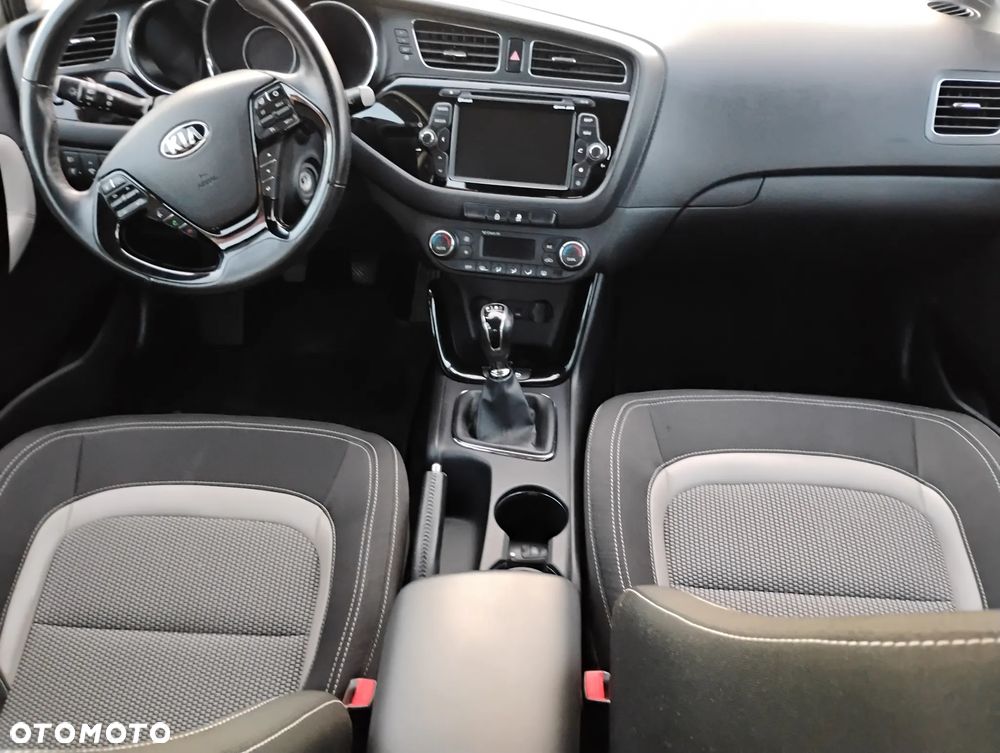 Kia Ceed 1.6 GDI Dream Team Edition - 17