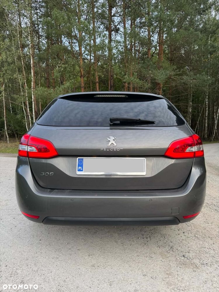 Peugeot 308 - 8