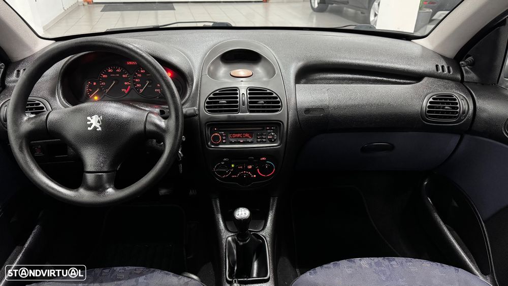 Peugeot 206 1.1 XR - 16