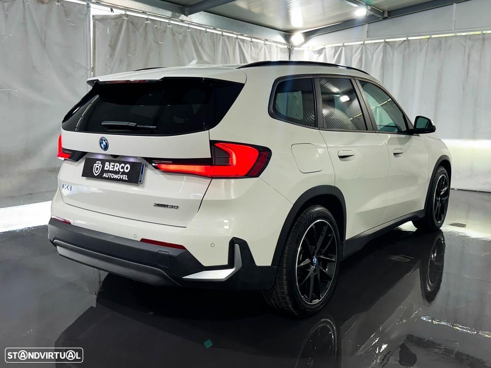 BMW iX1 xDrive30 - 5