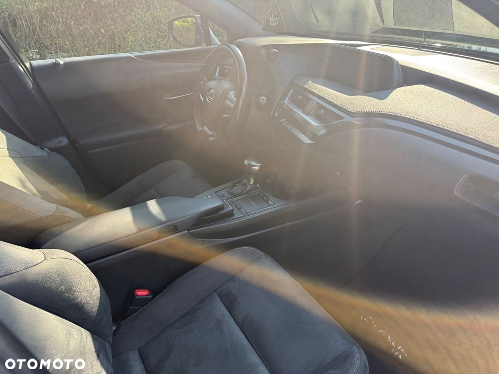 Lexus UX 250h Elegance 2WD - 18