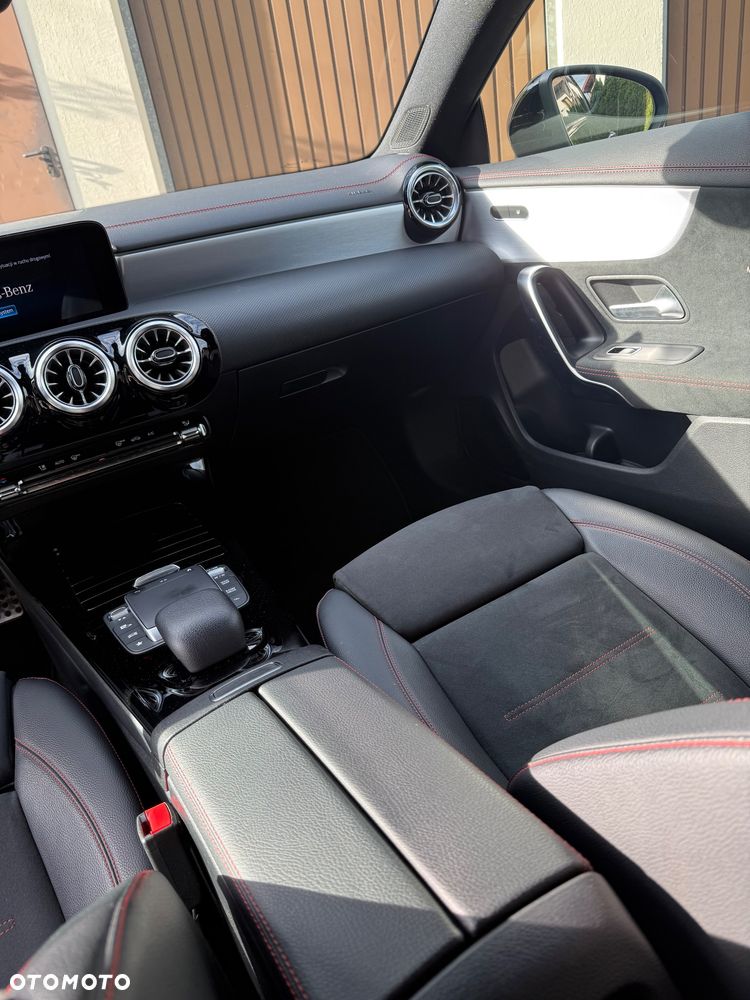 Mercedes-Benz CLA 200 AMG Line 7G-DCT - 26