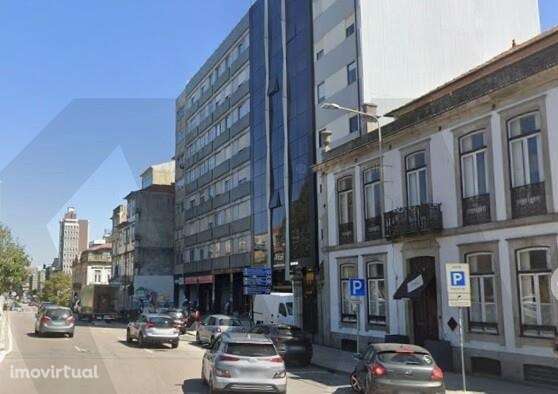 Escritório em transformação para T1 na Praça da República, Baixa d - Grande imagem: 2/2