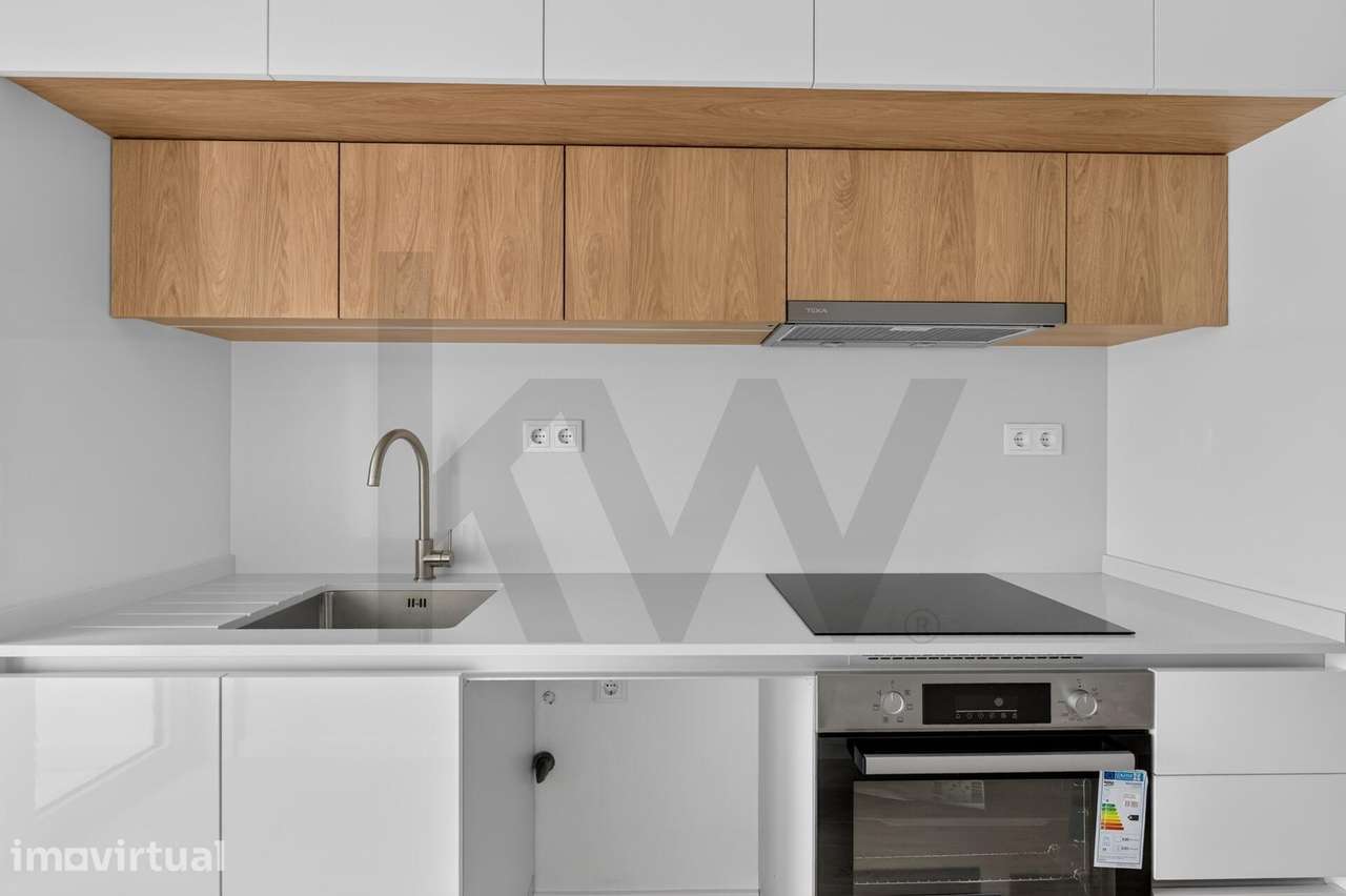 Apartamento T2 Renovado na Av. José Estevão com Lugar de Garagem e Arr - Grande imagem: 2/17