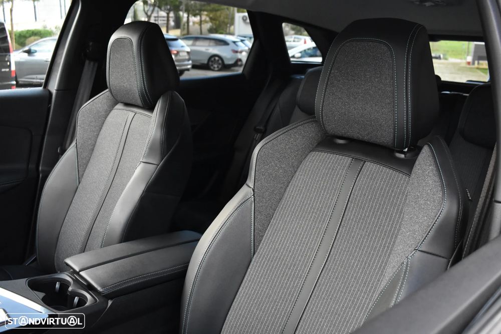 Peugeot 3008 1.6 Hybrid Allure Pack e-EAT8 - 28