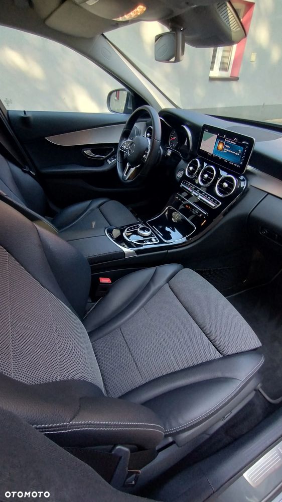 Mercedes-Benz Klasa C 180 9G-TRONIC - 27