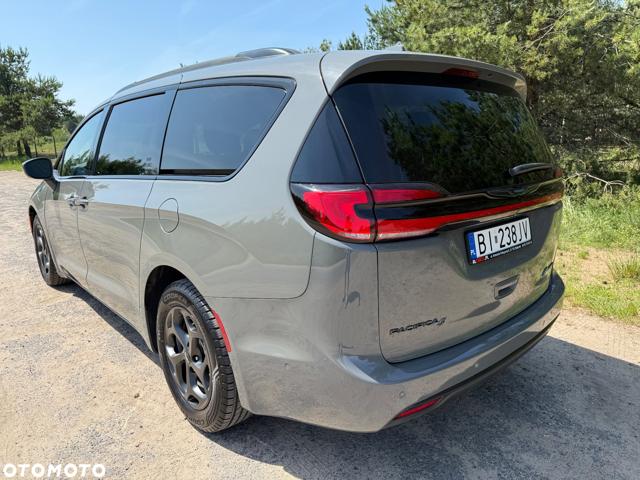 Chrysler Pacifica - 8