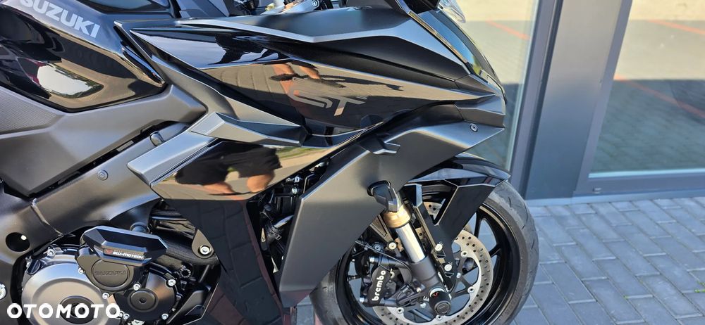 Suzuki GSX - 11