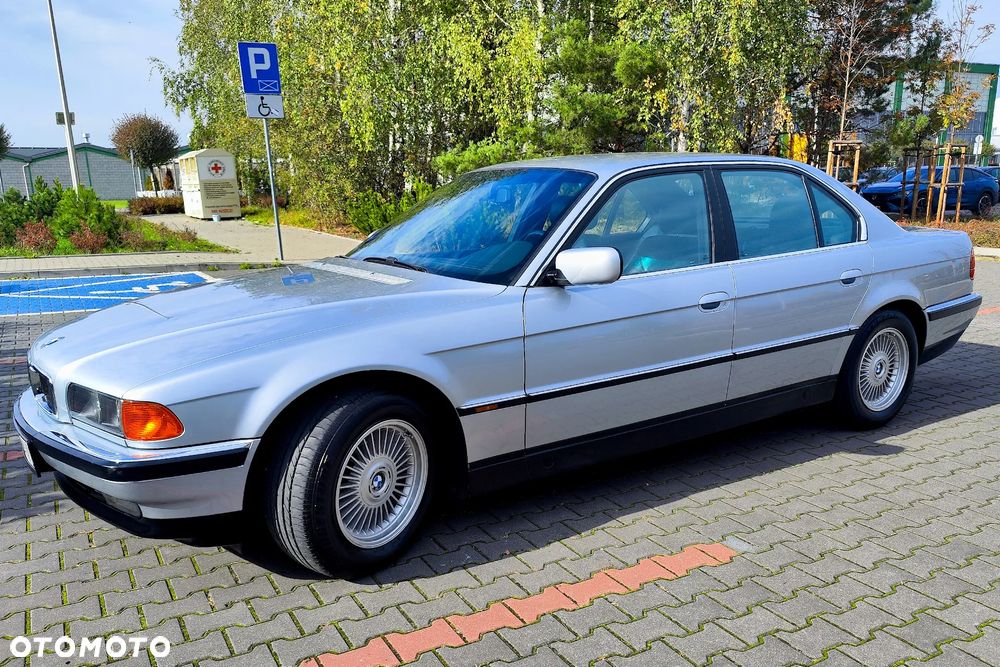 BMW Seria 7 740i V8 - 2