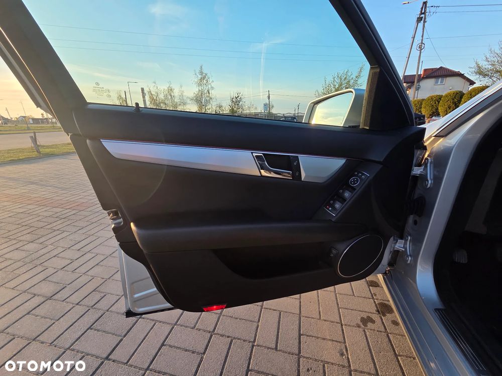 Mercedes-Benz Klasa C 220 CDI 7G-TRONIC Avantgarde Edition - 16
