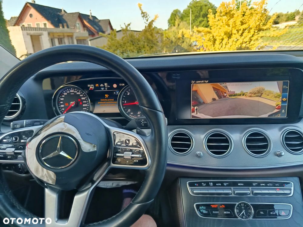 Mercedes-Benz Klasa E 220 d 9G-TRONIC - 29