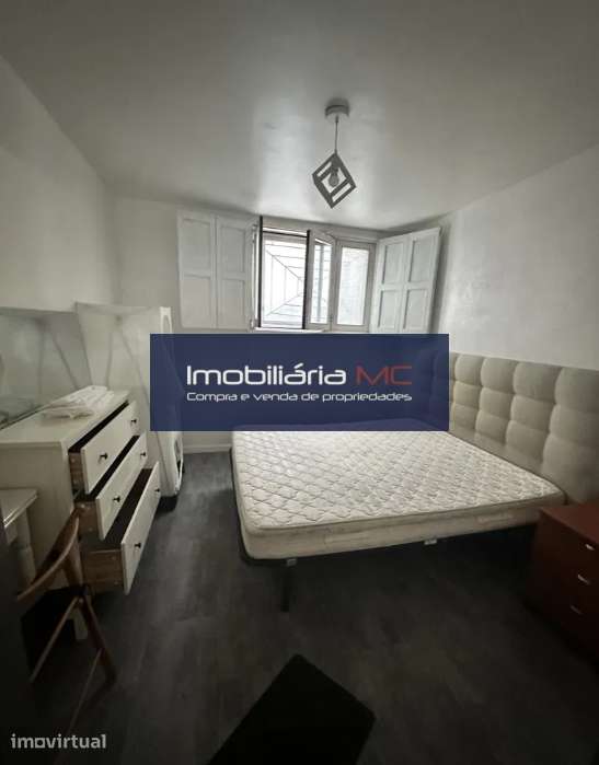 Apartamento T1 transformado em T3 junto à Avenida da República - Grande imagem: 2/7