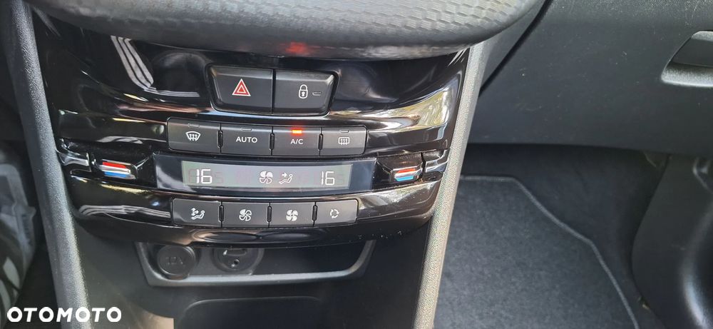 Peugeot 2008 1.2 Pure Tech Allure S&S - 14