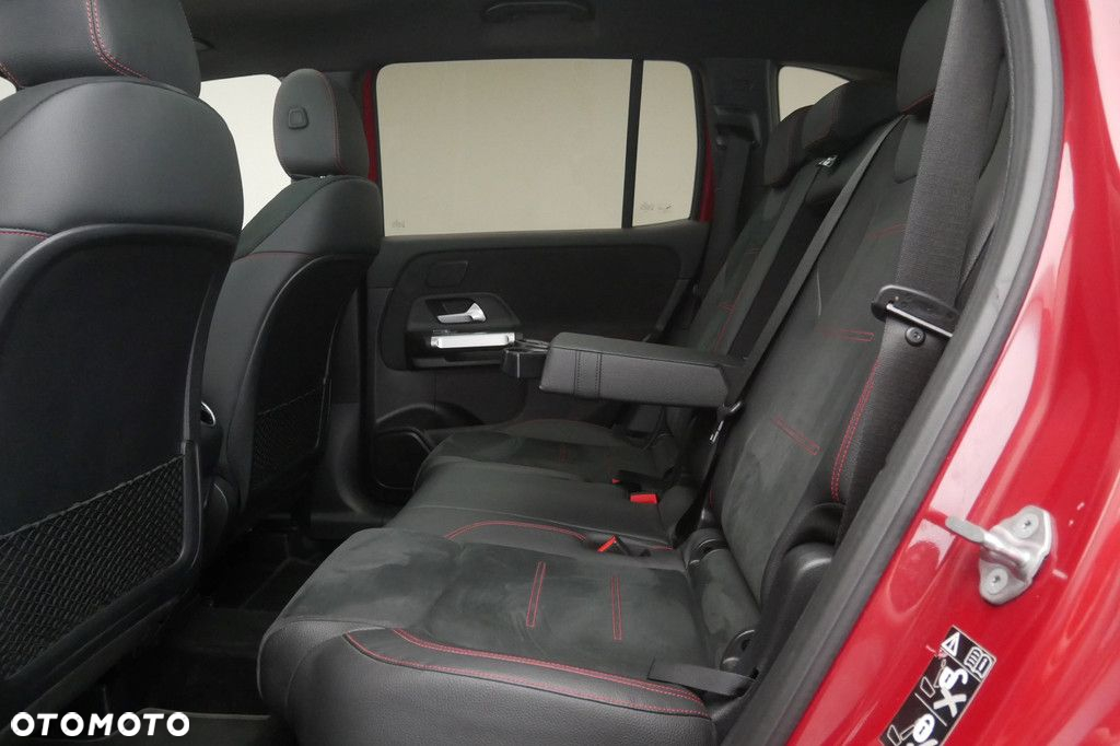Mercedes-Benz GLB - 15
