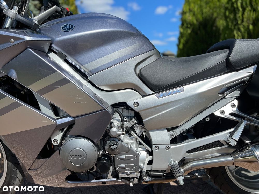Yamaha FJR - 27